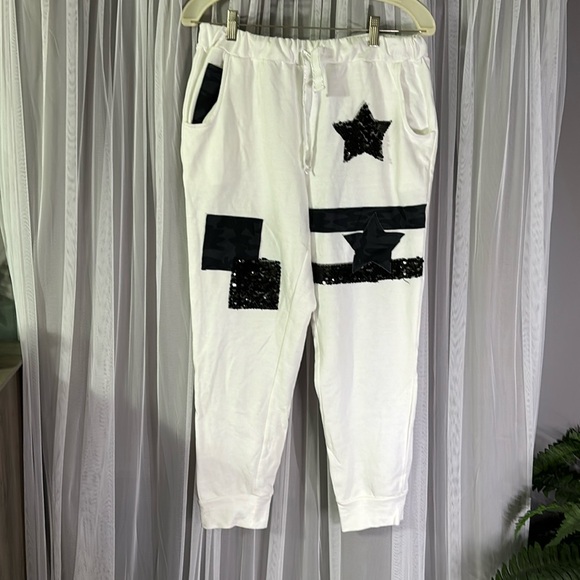 VENUS Pants - Black and white stylish Venus sweat pants!